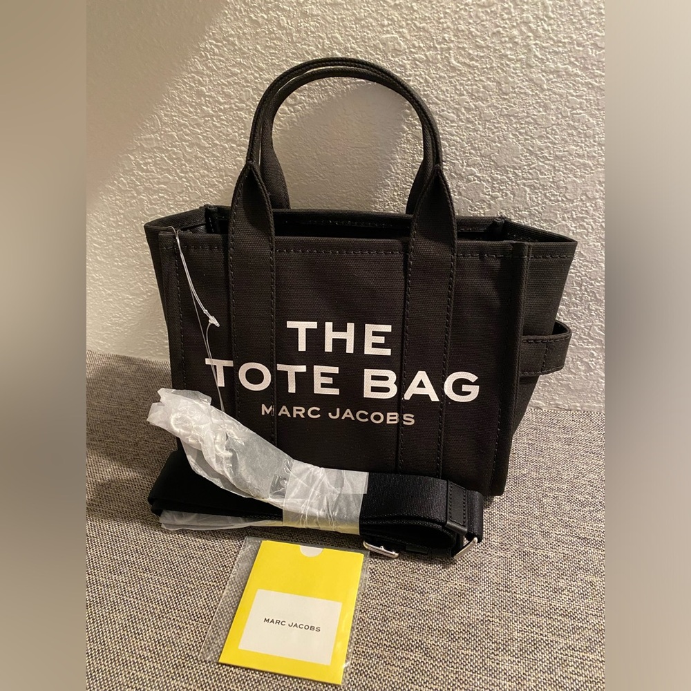 Marc Jakobs. The Canvas Small Tote Bag. Black color. Size 10”W x 8”H x4”D.New